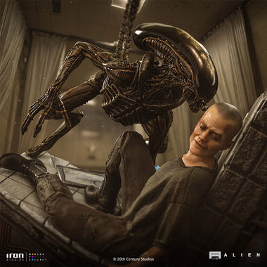 Ellen Ripley and Dog Alien - Alien 3 - Art Scale 1/10 - Iron Studios